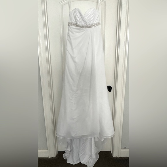 DAVID'S BRIDAL COLLECTION Sweetheart Chiffon Wedding Dress w/ Side Drape, Size 6 - Picture 3 of 7